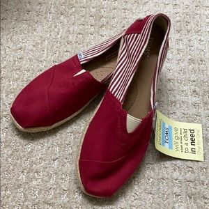 Red and white stripe toms classics